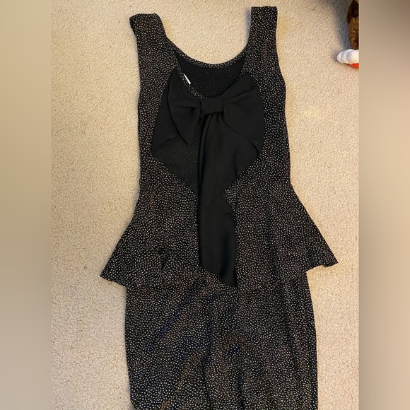 Dresses - Picture 2 of 4